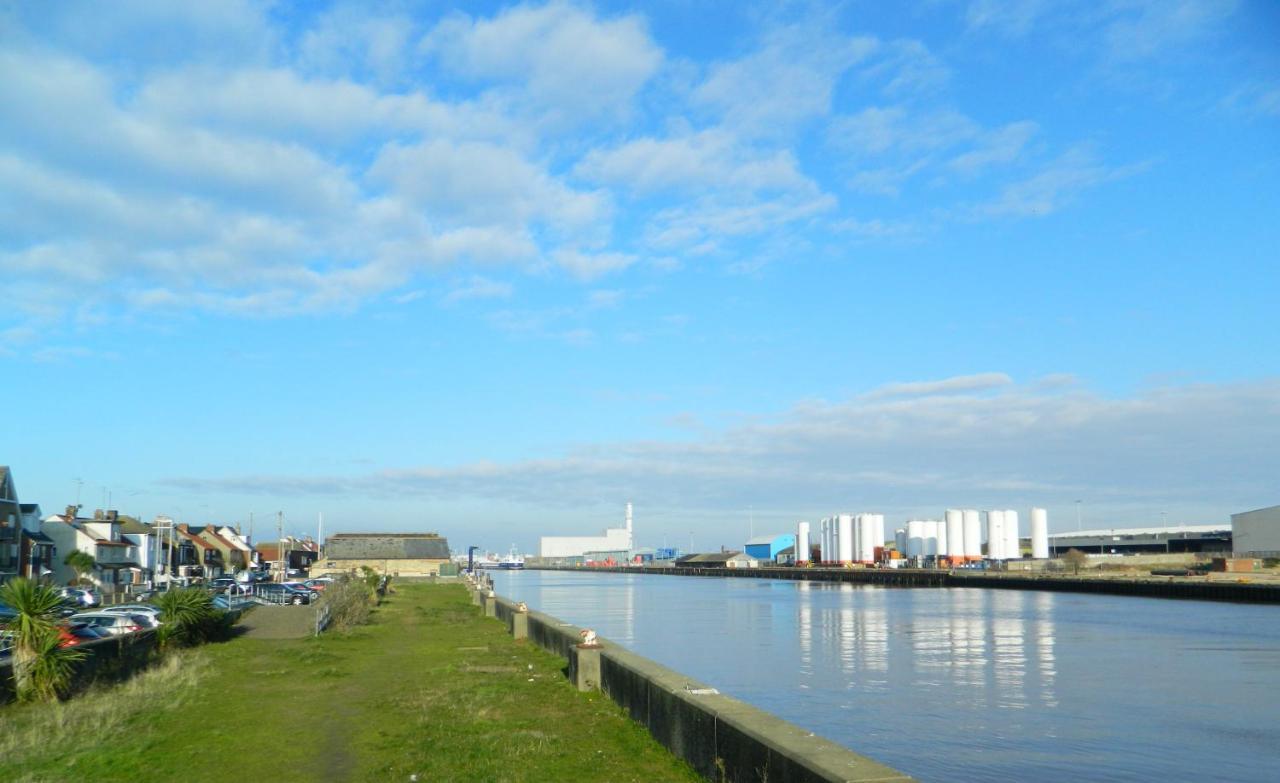 'Harbour View' On The River By Gorleston'S Award Winning Beach - Pet Free! Exterior photo