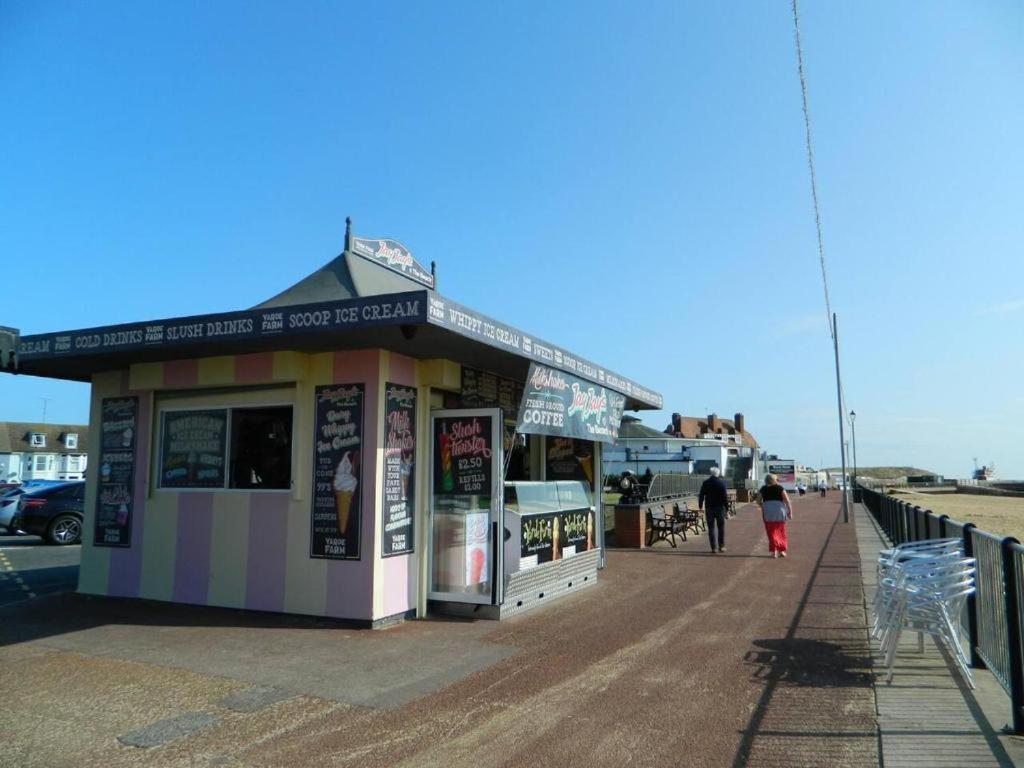'Harbour View' On The River By Gorleston'S Award Winning Beach - Pet Free! Exterior photo